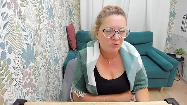 LeaPure online show from December 8, 11:35 am