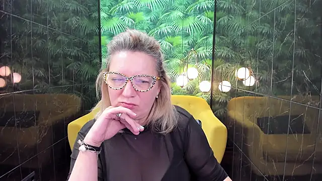 LeaPure online show from January 2, 11:20 am