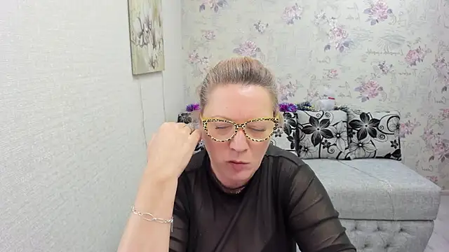 LeaPure online show from January 12, 9:30 am