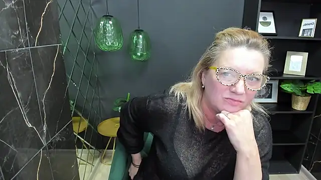 LeaPure online show from March 1, 8:13 am