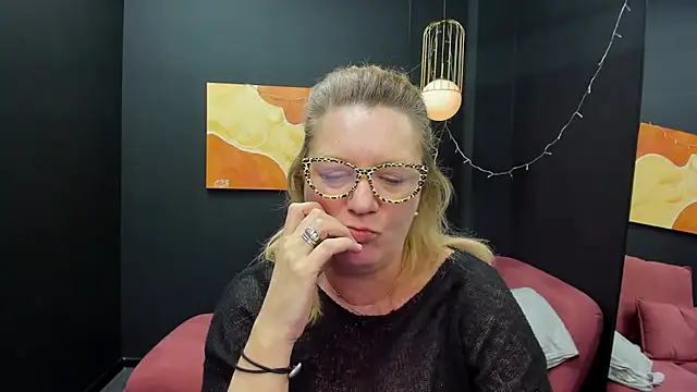 LeaPure online show from March 1, 2:23 pm