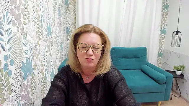 LeaPure online show from March 8, 8:22 am