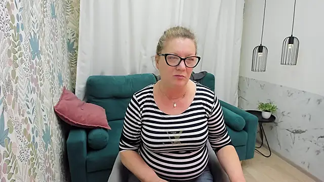 LeaPure online show from March 21, 5:12 am