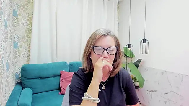 Snapshot of LeaPure chatting on August 1, 5:07 am LeaPure online show from August 1, 5:07 am