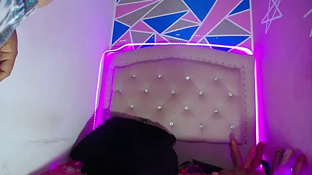 Snapshot of violetaass chatting on July 24, 11:47 pm violetaass online show from July 24, 11:47 pm