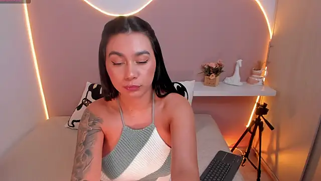 EllieMitchell online show from January 10, 10:15 pm