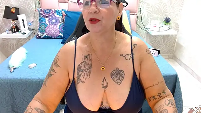 Snapshot of laura_riley chatting on December 20, 11:32 am laura riley online show from December 20, 11:32 am
