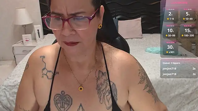 Snapshot of laura_riley chatting on February 20, 1:03 am laura riley online show from February 20, 1:03 am