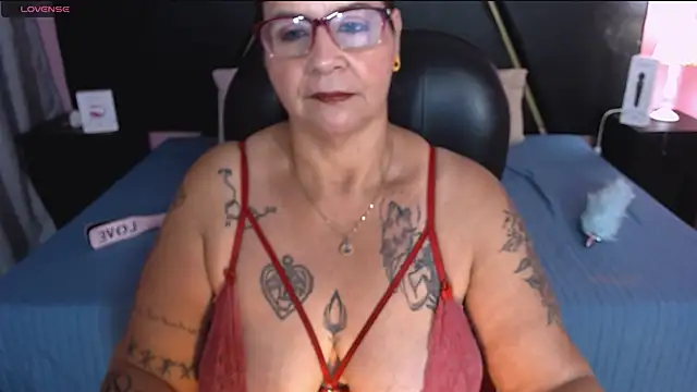 Snapshot of laura_riley chatting on February 21, 12:06 pm laura riley online show from February 21, 12:06 pm