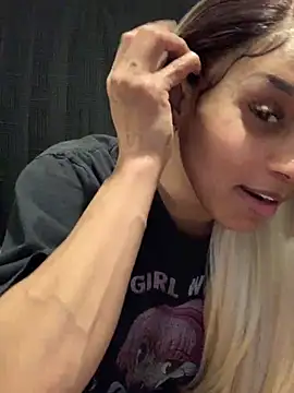 Rakiyahcharms online show from February 27, 7:15 pm