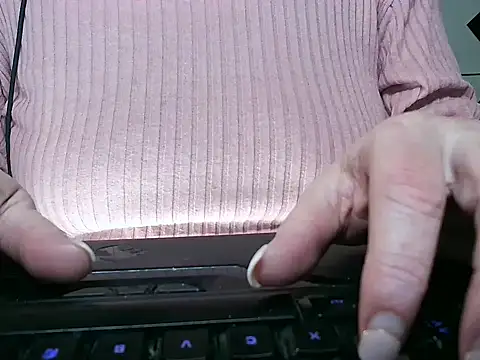 heidi60 online show from December 4, 7:01 pm