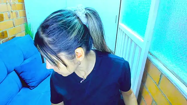 Snapshot of Penelope47 chatting on December 18, 6:25 pm Penelope47 online show from December 18, 6:25 pm