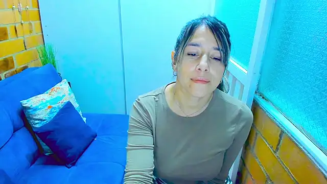 Snapshot of Penelope47 chatting on January 11, 9:04 pm Penelope47 online show from January 11, 9:04 pm