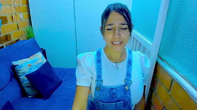 Snapshot of Penelope47 chatting on January 20, 10:15 pm Penelope47 online show from January 20, 10:15 pm