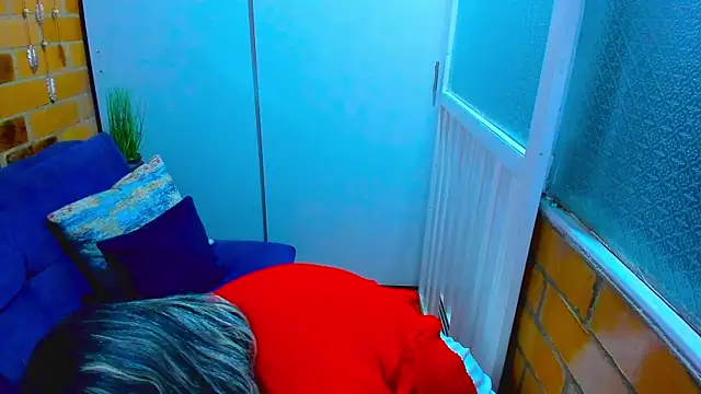 Snapshot of Penelope47 chatting on February 4, 11:16 pm Penelope47 online show from February 4, 11:16 pm