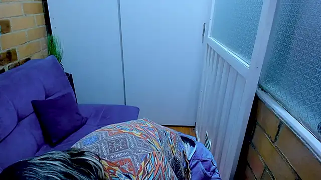 Snapshot of Penelope47 chatting on March 4, 10:05 pm Penelope47 online show from March 4, 10:05 pm