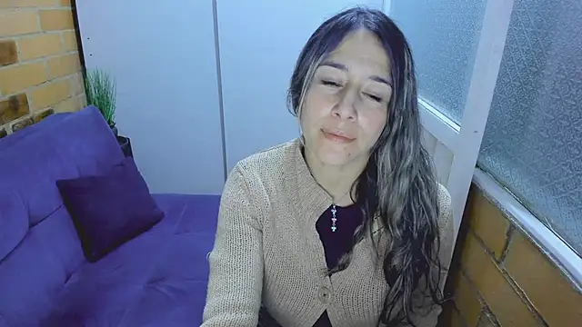 Snapshot of Penelope47 chatting on March 7, 10:43 pm Penelope47 online show from March 7, 10:43 pm