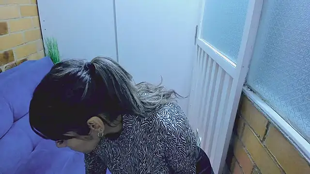 Snapshot of Penelope47 chatting on March 21, 10:28 pm Penelope47 online show from March 21, 10:28 pm