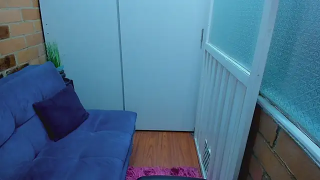 Snapshot of Penelope47 chatting on March 22, 10:04 pm Penelope47 online show from March 22, 10:04 pm