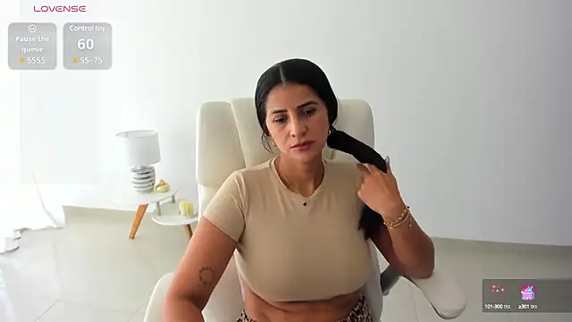 Snapshot of renata_t_ chatting on January 13, 5:02 pm renata t online show from January 13, 5:02 pm