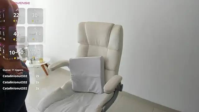 Snapshot of renata_t_ chatting on March 4, 8:49 pm renata t online show from March 4, 8:49 pm