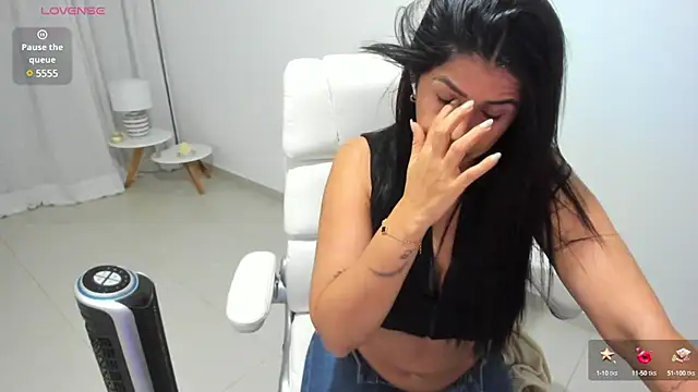 Snapshot of renata_t_ chatting on March 11, 12:44 am renata t online show from March 11, 12:44 am