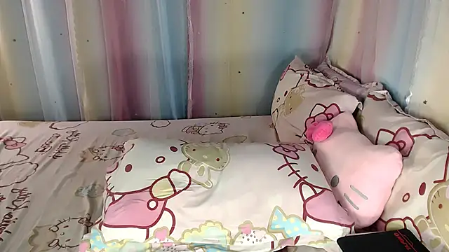 hersheykisses07 online show from May 26, 5:03 am