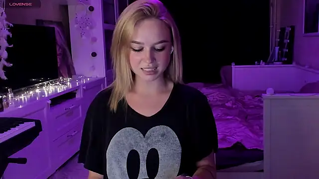 Snapshot of MaryDreaminess chatting on March 6, 6:48 pm MaryDreaminess online show from March 6, 6:48 pm