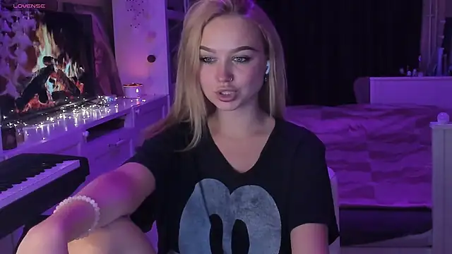 Snapshot of MaryDreaminess chatting on March 9, 10:52 pm MaryDreaminess online show from March 9, 10:52 pm