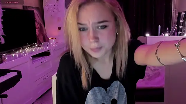 Snapshot of MaryDreaminess chatting on March 22, 4:47 pm MaryDreaminess online show from March 22, 4:47 pm