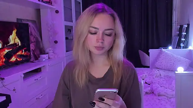 Snapshot of MaryDreaminess chatting on October 13, 8:42 pm MaryDreaminess online show from October 13, 8:42 pm