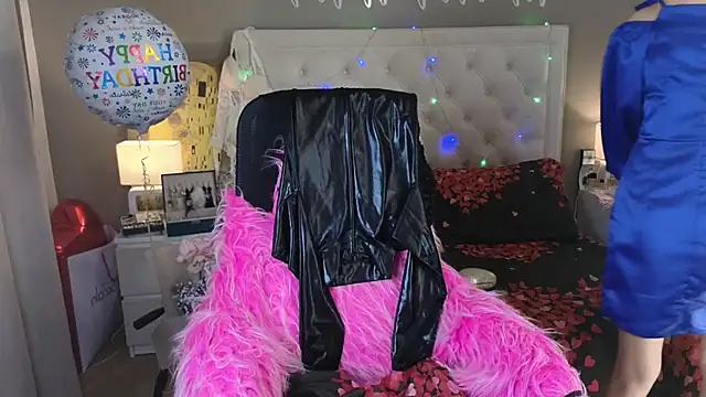 RoxalanaStar online show from April 8, 8:09 pm