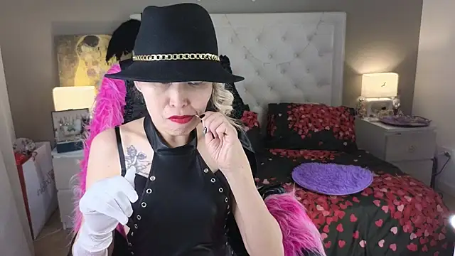 RoxalanaStar online show from June 5, 10:54 am