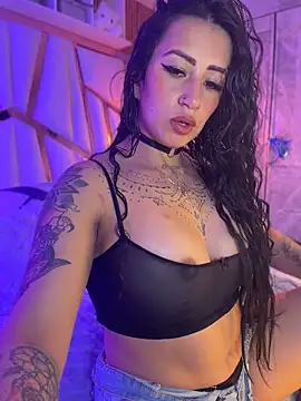 Snapshot of Tattooed_spittingdoll chatting on June 10, 11:31 am Tattooed spittingdoll online show from June 10, 11:31 am