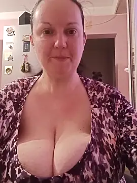 BustyLadyAlma online show from February 23, 6:33 am