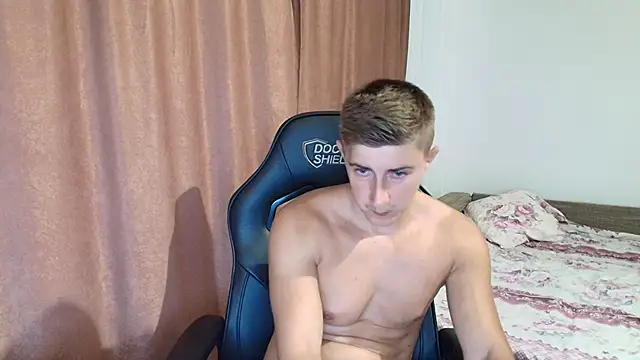 Snapshot of Todhorny9873 chatting on February 13, 8:59 am Todhorny9873 online show from February 13, 8:59 am