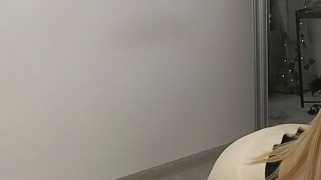 JuliaJuliette online show from February 16, 5:04 pm