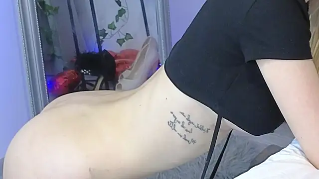 JuliaJuliette online show from February 26, 11:59 pm