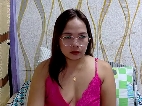 BURBERRY69 online show from January 6, 2:04 am