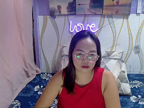 BURBERRY69 online show from February 13, 4:52 am