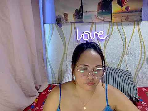 BURBERRY69 online show from March 17, 11:30 pm