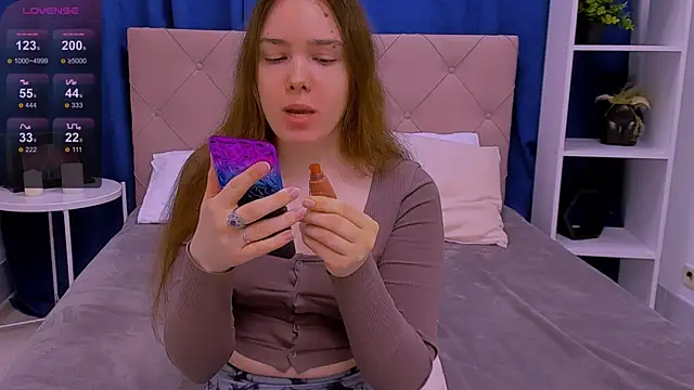 Janie JJ Curvie online show from March 26, 2:17 am