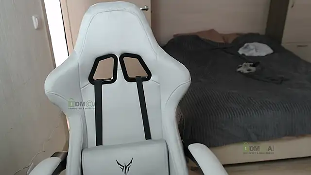 Snapshot of Sunny-Girl1 chatting on February 5, 9:25 am Sunny-Girl1 online show from February 5, 9:25 am