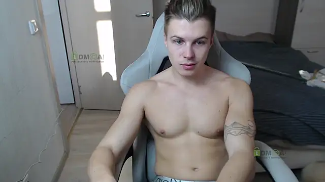 Snapshot of Sunny-Girl1 chatting on February 7, 7:40 am Sunny-Girl1 online show from February 7, 7:40 am