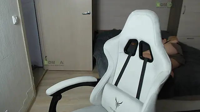 Snapshot of Sunny-Girl1 chatting on March 3, 6:26 am Sunny-Girl1 online show from March 3, 6:26 am