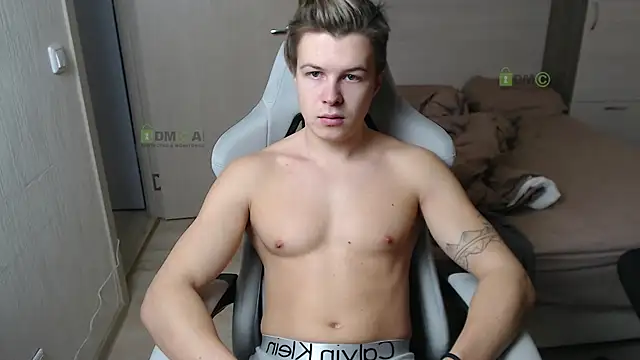 Snapshot of Sunny-Girl1 chatting on March 6, 6:19 am Sunny-Girl1 online show from March 6, 6:19 am