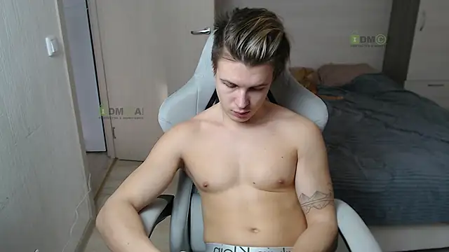 Snapshot of Sunny-Girl1 chatting on March 8, 7:38 am Sunny-Girl1 online show from March 8, 7:38 am