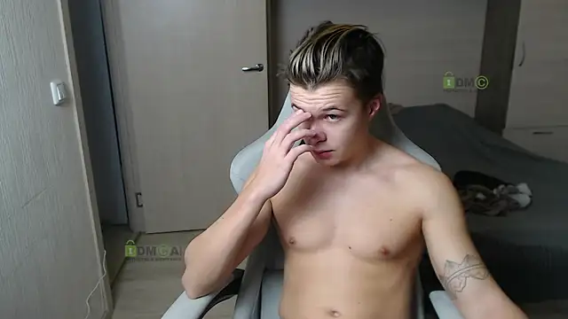 Snapshot of Sunny-Girl1 chatting on March 13, 6:05 am Sunny-Girl1 online show from March 13, 6:05 am