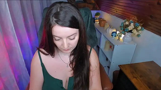 ErinMarshall online show from December 18, 5:19 pm