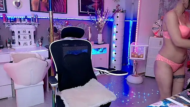 Snapshot of misscectito13 chatting on May 5, 3:58 am misscectito13 online show from May 5, 3:58 am